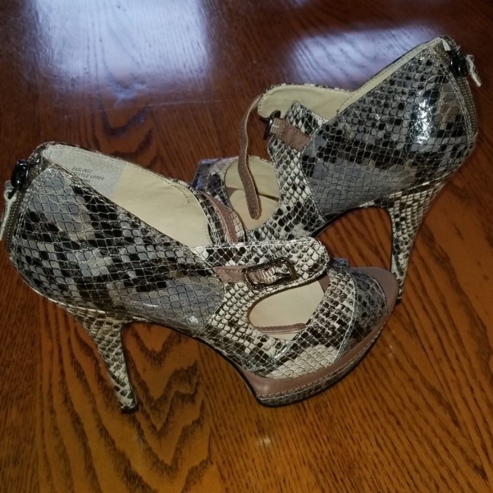 Enzo Angiolini, never worn, leather size 7.5 pumps